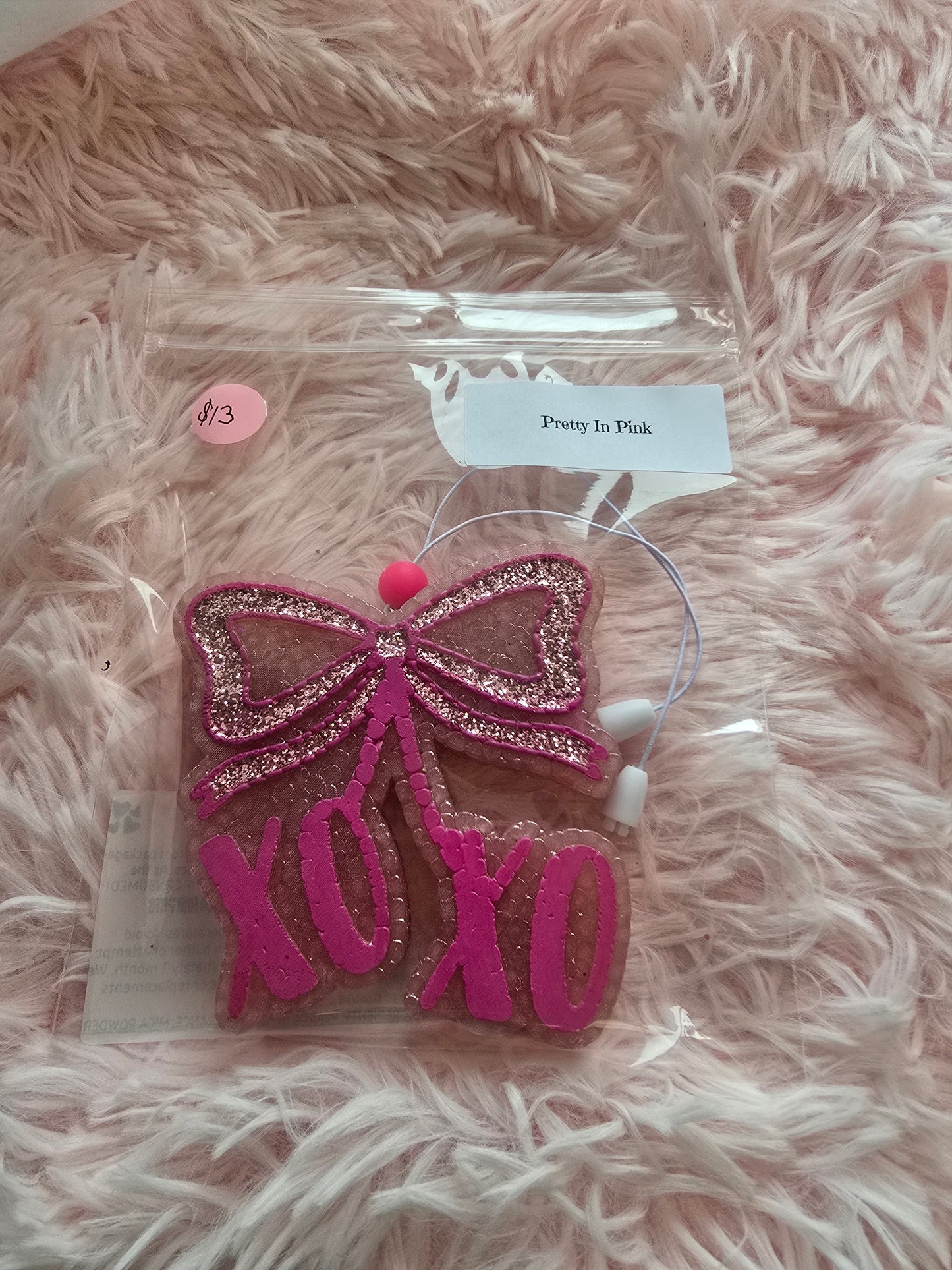 Bow XO freshie in the scent of Pretty in Pink.